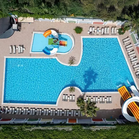 Q Ella Hotel
