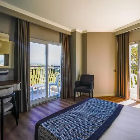 Q Ella Hotel